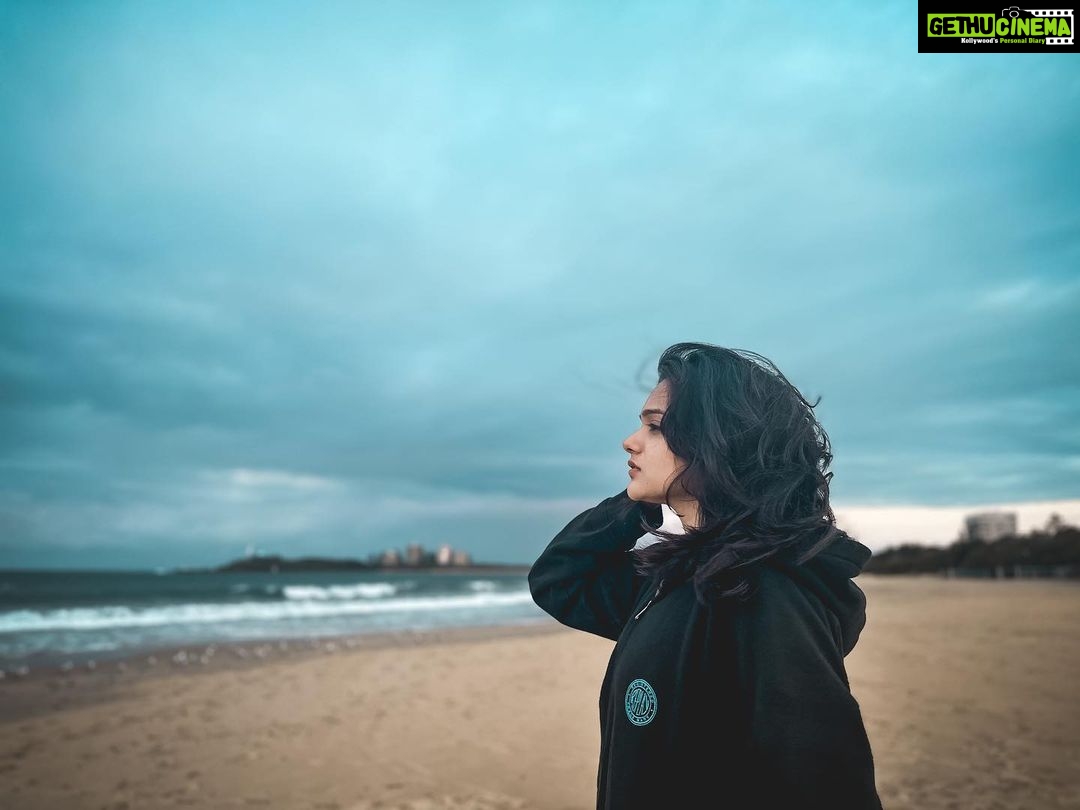 Sri Satya Instagram - The soul that sees beauty may sometimes walk alone. . 📸 @bharat_banday Mooloolaba, Queensland