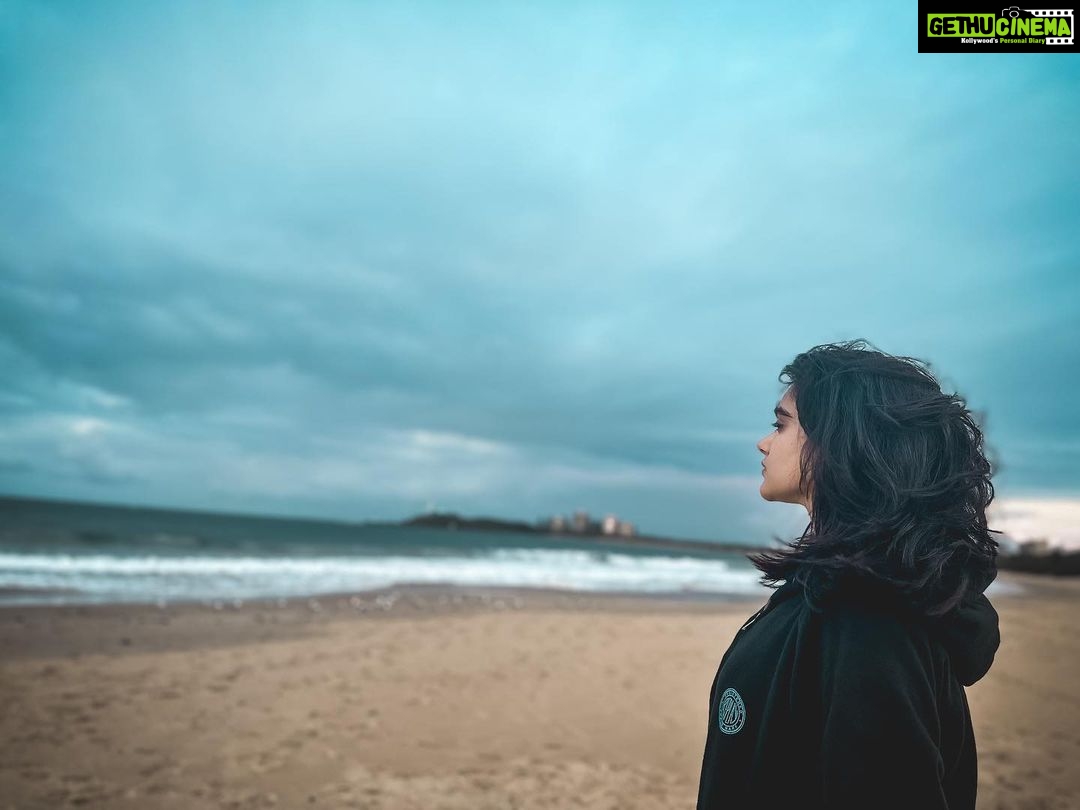 Sri Satya Instagram - The soul that sees beauty may sometimes walk alone. . 📸 @bharat_banday Mooloolaba, Queensland