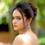 Sri Satya Instagram - NOT YOUR BARBIE GIRL 🧚‍♀️ I’M LIVIN IN MY OWN WORLD 🌟 . TO ALL OF THE KINGS HAD THEIR QUEENS ON A THRONE , WE WOULD POP CHAMPAGNE AND RAISE A TOAST . TO ALL OF THE QUEENS WHO ARE FIGHTING ALONE , BABY YOU ARE NOT DANCING ALONE. 🔥 . . 👗 @amulyakrishnacoutureofficial ❤️ 📹 @its_me_anwarhussain Mua @pellikuturu_makeup_studio Vc @pellipusthakam.in ❤️ Brown Town Resort,Spa & Convention