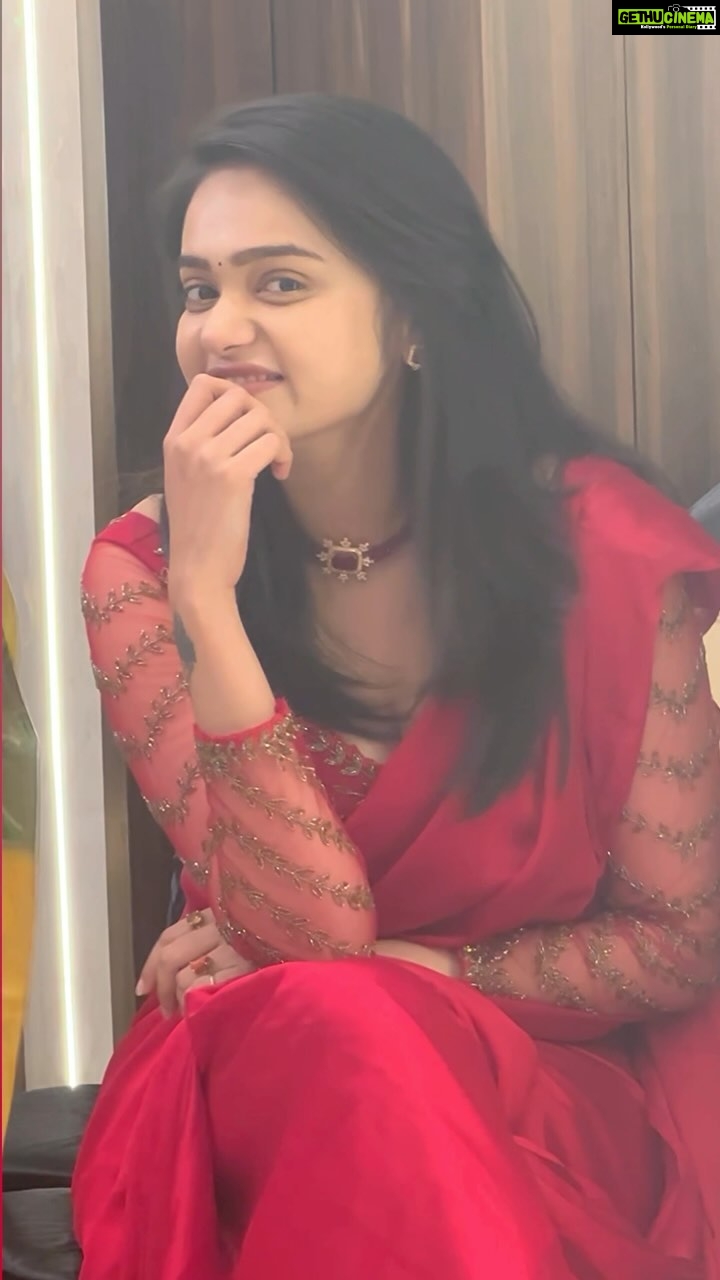 Sri Satya - 499.2K Likes - ❤️
.
.
.
Outfit @elegant_threads_by_salma ❤️
Jewellery @kriyaah002