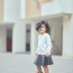 Sridevi Ashok Instagram - Happy Children’s Day 🫶❤️ @sitara_chintala The earth reveals its innocence through the smiles of children. A very warm wish for all the children on this special day. Photography : @rootzstudios #kidsphotography #childphotography #childrensday #kidsfashion #kidsdress #chennaikids