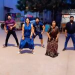 Sridevi Ashok Instagram - Synced it with an old video and its looks good , what do you think ?? #ponniserial #funatsets #serial #shootingday #behindthescenes #vijaytelevision #vijaytv #trendingsongs