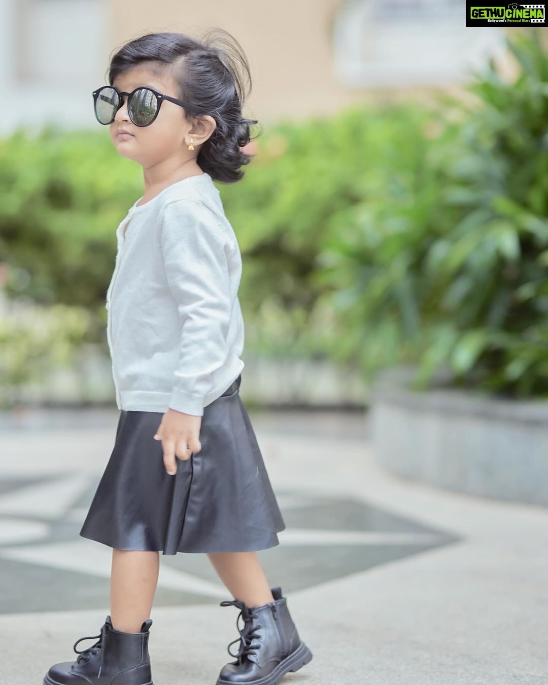Sridevi Ashok Instagram - Happy Children’s Day 🫶❤️ @sitara_chintala The earth reveals its innocence through the smiles of children. A very warm wish for all the children on this special day. Photography : @rootzstudios #kidsphotography #childphotography #childrensday #kidsfashion #kidsdress #chennaikids
