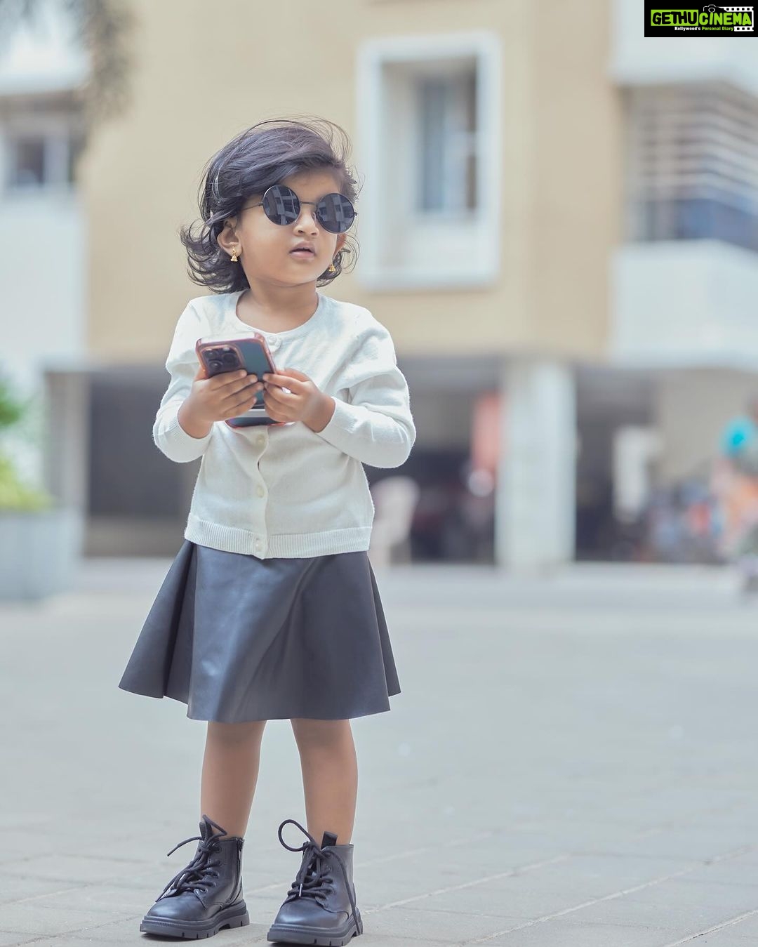 Sridevi Ashok Instagram - Happy Children’s Day 🫶❤️ @sitara_chintala The earth reveals its innocence through the smiles of children. A very warm wish for all the children on this special day. Photography : @rootzstudios #kidsphotography #childphotography #childrensday #kidsfashion #kidsdress #chennaikids