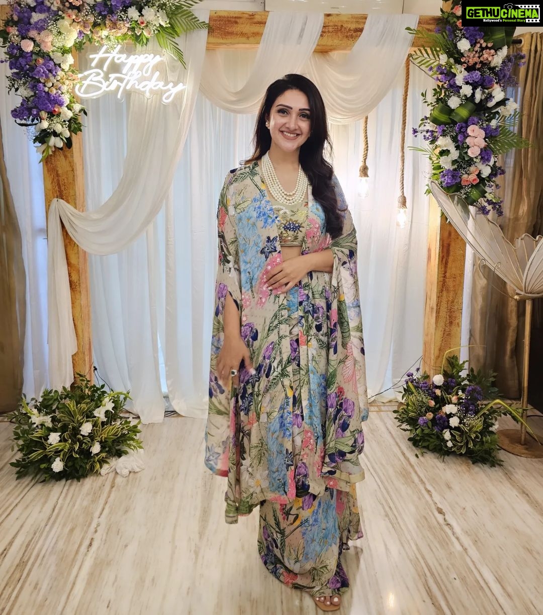 Sridevi Vijaykumar Instagram - Lots of cake candles and smiles😊had a wonderful day...Thank you all for the birthday wishes🤗 @sdcevents.in thank you for the beautiful decor in such a short notice🤗 Jewellery @the_jewel_gallery . . . #birthdayfun #birthdaygirl #mybirthday #happybirthday #celebrate #floral #allwhatilove #happiness #29thoctober #myday #friends #family