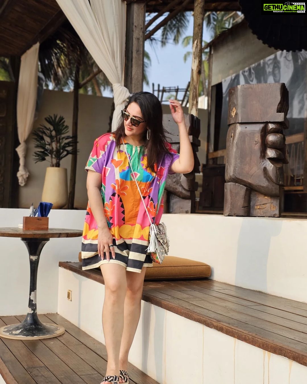 Sridevi Vijaykumar Instagram - "Say something positive and you will see something positive " Happy weekend❤️ #weekend#vibes#sunset#happytimes#positivequotes #positivethoughts #liveyourlife #beach#beachvibes# #loveit#live#laugh#dance