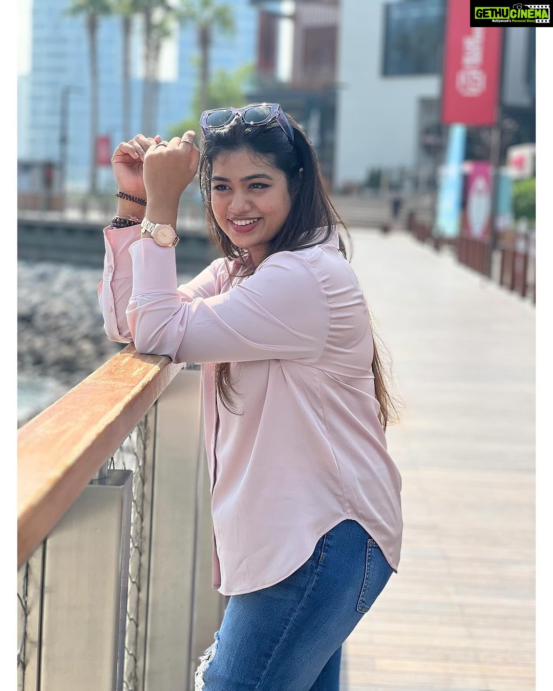 Srinisha Jayaseelan Instagram - Dubai💜❤️😍