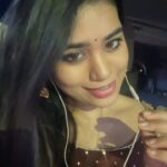 Srinisha Jayaseelan Instagram – I felt like I was not posting cover songs more often like before. So pora vazhila enaku pudicha oru paatu uh ungalukaaga paadi post panren💜❤️ 

PS: Sorry for the bad video quality tho! 🥺

#singer #instasinger #instagood #love #ownvoice #femaleartist #harris #harrisjayaraj #drive #kaakaakaaka #surya #jo #jyothika #gvm #coversong #songcover #rawvocals #onlyvoice