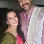 Sriranjani Sundaram Instagram - மத்தாப்பு மகிழ்ச்சி, இனிப்பு வகைகளுடன், தித்திக்கும் தீபாவளி வாழ்த்துக்கள்! உள்ளே இருக்கும் நெகடிவ் வைப்ஸ் சரவெடி போல் தூசி ஆகட்டும் !! பாசிட்டிவ் தாட்ஸ் ராக்கெட் போல் மேலும் மேலே போகட்டும் !!! #deepavali2023