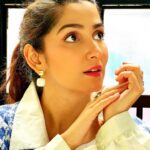 Srishti Jain Instagram - Finding elegance in the ordinary. 📷- @paramshiv . . . . . . . . . . . . . . . . . . . #elegance #retrovibes #photoshoot #innocence #gratitude #love #instagram #instagood #instadaily #instamood #makeup #softglam #eyes #explore #exploremore #newpost #postoftheday