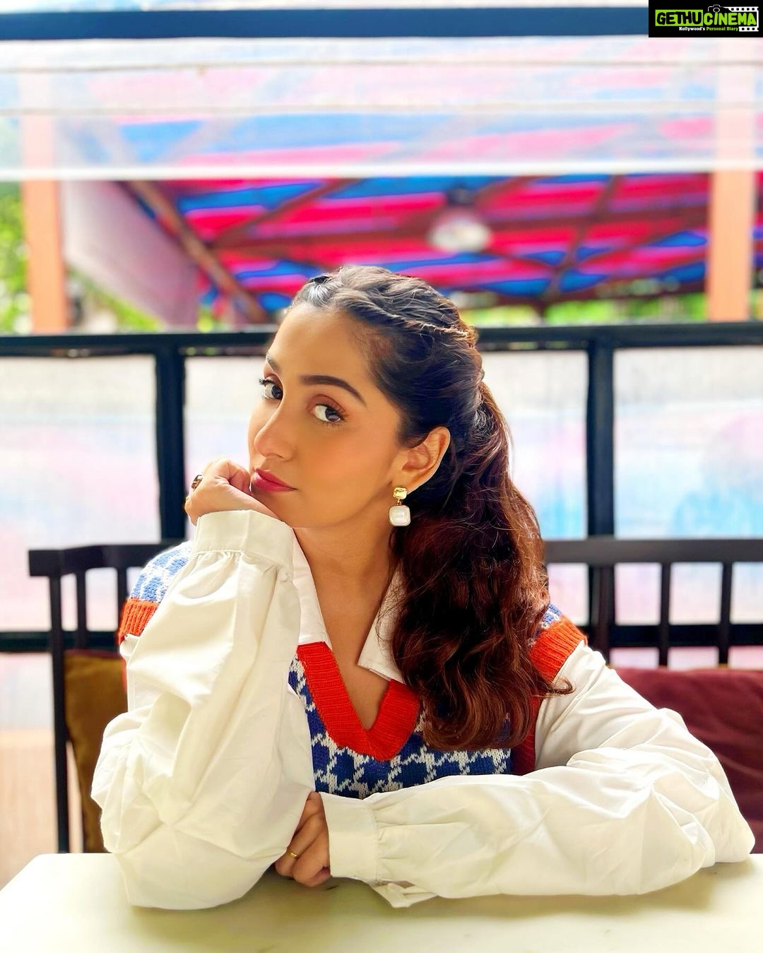 Srishti Jain Instagram - Finding elegance in the ordinary. 📷- @paramshiv . . . . . . . . . . . . . . . . . . . #elegance #retrovibes #photoshoot #innocence #gratitude #love #instagram #instagood #instadaily #instamood #makeup #softglam #eyes #explore #exploremore #newpost #postoftheday