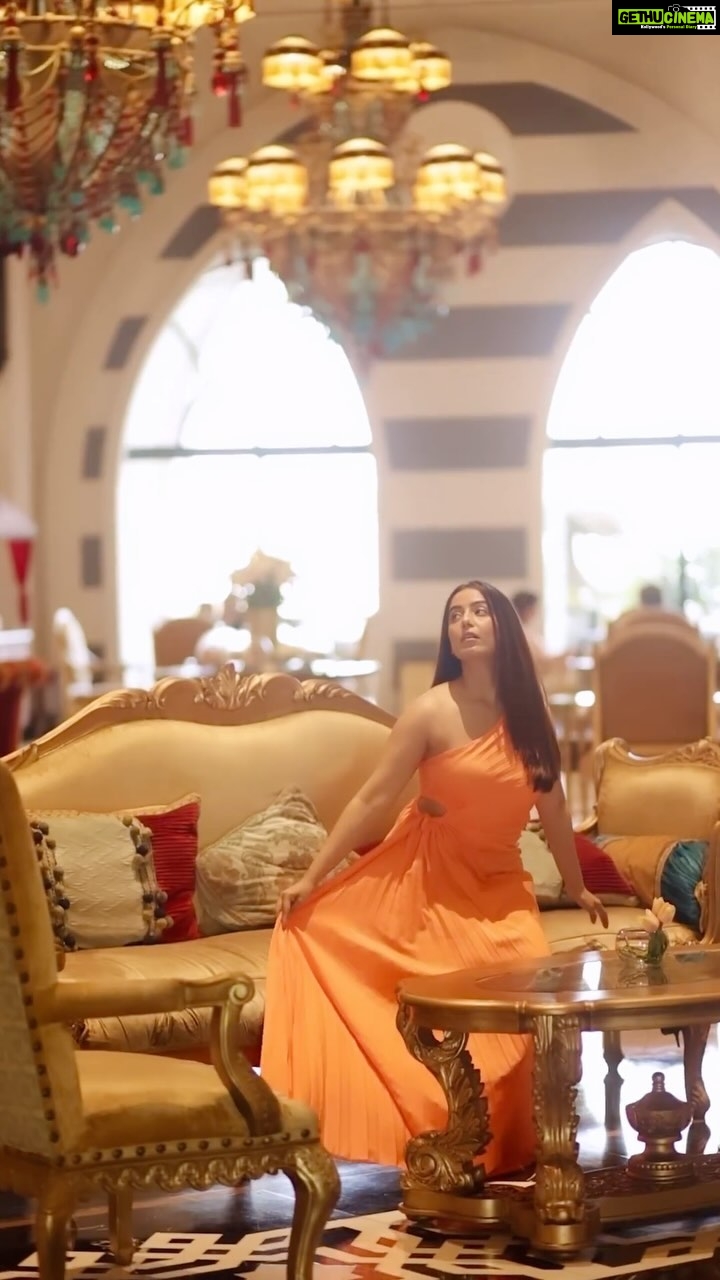 Srishty Rode Instagram - Lost in the opulence of Arabian elegance, where every steps exudes luxury ✨ indulging in exquisite cuisine and unmatched hospitality ❤️ @jumeirahzs you were amazing 😍✨🌹 . . 🎥 @iamrohitsulakhe . . . #dubai #dubailife #uae #jumeirah
