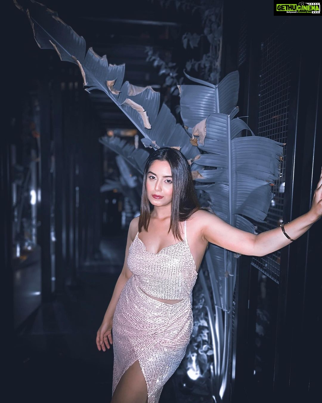 Srishty Rode Instagram - 🌸 Or 🔥 ? Dubai, UAE