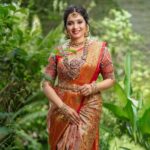 Srithika Instagram - "A touch of sophistication and a dash of allure - our bridal blouses are crafted with love." . On Screen: @srithika_saneesh Designer: @kayalkumaran Photography: @weddingsbyskphotography Assisted: @st_kamal_official MuA: @honeylang_makeup_artist Assisted: @udhaya_makeup_world Location: @laureliavilla . Special thanks to @ssr_aaryann , @balajipuducherry @_kumaran_murugesan_ for support.. . #unikcreations #kayalkumaran #bridalblouse #bridesofinstagram #srithika #tamilactress #galatta #pondicherry #pondicherrydiaries Auroville : The Future of World in India