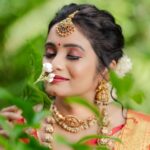 Srithika Instagram - "A touch of sophistication and a dash of allure - our bridal blouses are crafted with love." . On Screen: @srithika_saneesh Designer: @kayalkumaran Photography: @weddingsbyskphotography Assisted: @st_kamal_official MuA: @honeylang_makeup_artist Assisted: @udhaya_makeup_world Location: @laureliavilla . Special thanks to @ssr_aaryann , @balajipuducherry @_kumaran_murugesan_ for support.. . #unikcreations #kayalkumaran #bridalblouse #bridesofinstagram #srithika #tamilactress #galatta #pondicherry #pondicherrydiaries🌴🏖️ Auroville : The Future of World in India