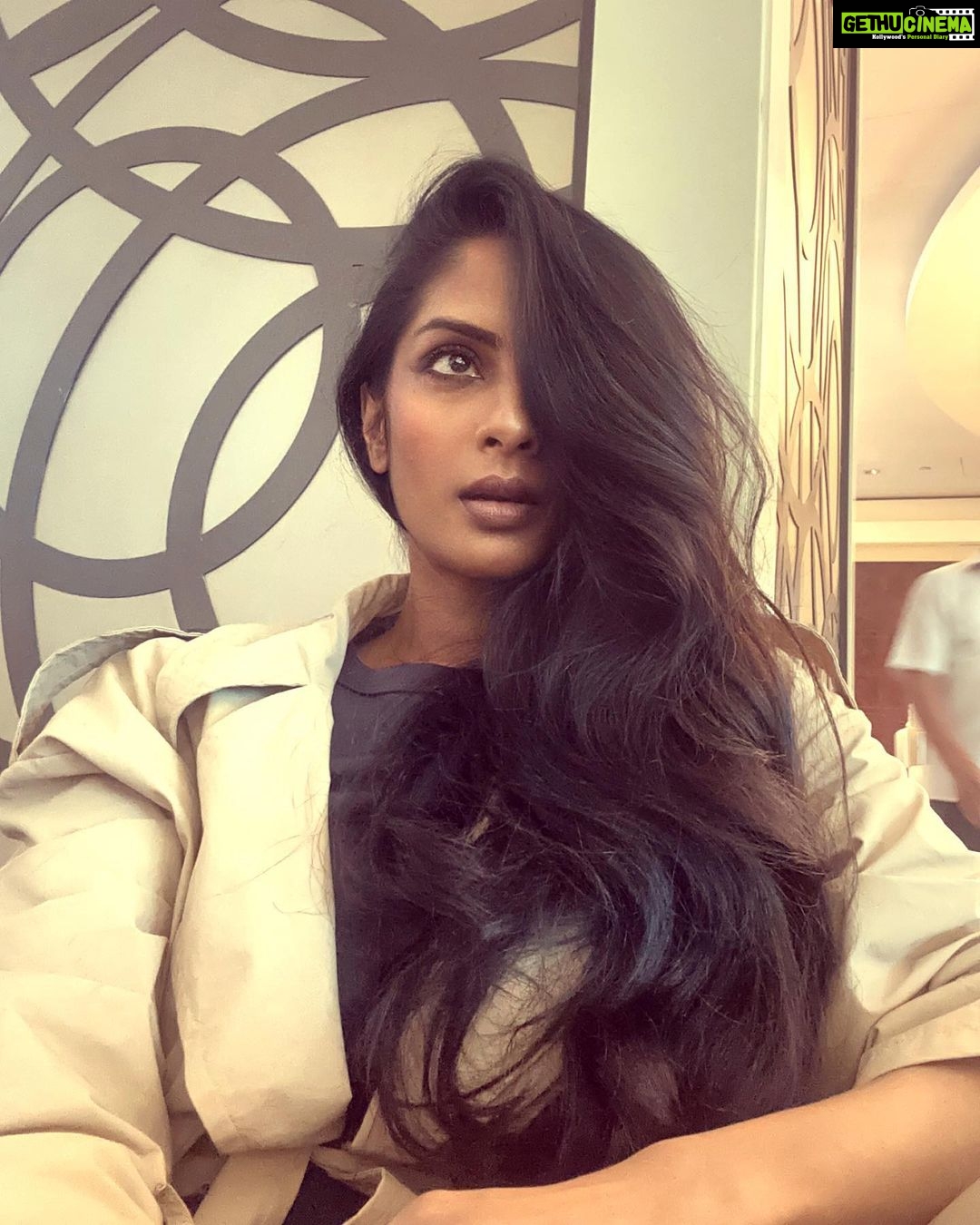 Sriya Reddy Instagram - Travelling with my parents after such a long time ! Also making them take some very ridiculous pictures 🤣 !