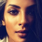 Sriya Reddy Instagram - Life’s not about waiting for the storm to pass , it’s about learning to dance in the rain !