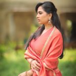 Srushti Dange Instagram - Just double tap 👈🏻🙏 @swethaindiranstylist @sindira_by_swethaindiran @makeup_by_kez @banuhairstylist @dhanush__photography