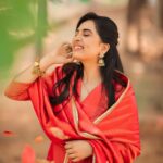 Srushti Dange Instagram - Just double tap 👈🏻🙏 @swethaindiranstylist @sindira_by_swethaindiran @makeup_by_kez @banuhairstylist @dhanush__photography