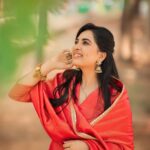 Srushti Dange Instagram - Just double tap 👈🏻🙏 @swethaindiranstylist @sindira_by_swethaindiran @makeup_by_kez @banuhairstylist @dhanush__photography