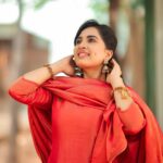 Srushti Dange Instagram – Just double tap 👈🏻🙏

@swethaindiranstylist @sindira_by_swethaindiran @makeup_by_kez @banuhairstylist @dhanush__photography