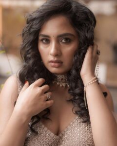 Srushti Dange Instagram - See you tonight at bb house Makkale 🪔🙏♥️

Styled by @puraniii 
MUA by @hairandmakeupbynive 
Photographer @camerasenthil
Jewellery @jewel_by_sankge