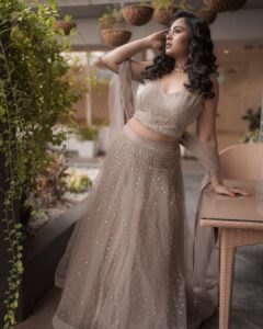 Srushti Dange Instagram - See you tonight at bb house Makkale 🪔🙏♥️

Styled by @puraniii 
MUA by @hairandmakeupbynive 
Photographer @camerasenthil
Jewellery @jewel_by_sankge