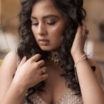 Srushti Dange Instagram – See you tonight at bb house Makkale 🪔🙏♥️

Styled by @puraniii 
MUA by @hairandmakeupbynive 
Photographer @camerasenthil
Jewellery @jewel_by_sankge