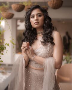 Srushti Dange Instagram - See you tonight at bb house Makkale 🪔🙏♥️

Styled by @puraniii 
MUA by @hairandmakeupbynive 
Photographer @camerasenthil
Jewellery @jewel_by_sankge