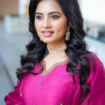 Srushti Dange Instagram – We dream + we stumble + we pursue 🩷

Styled @swethaindiranstylist 
Designed @label_afeera 
MUA by @hairandmakeupbynive 
Jewellery by @fineshinejewels 
Photographer @bathri.ramachandar