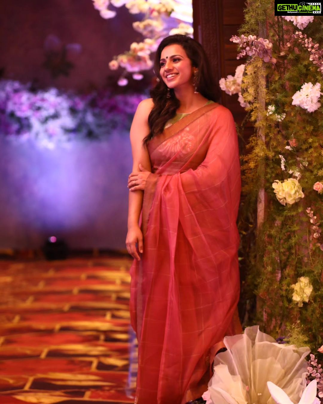 Sruthi Hariharan Instagram - Saree and blouse from @lathaputtanna Jewellery @citrinejewellery Styling @shashwatichandrashekar Make up @shivugowda2011 Hair @kammarishivarajchary #sareeday #anyday