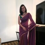 Sruthi Hariharan Instagram - One of those saree wearing days in a phoren country. Witnessed a beautiful concert filled with some epic Tamil songs and enjoyed it with three of my favourite people. @sirishaandavolu @gopiraji @rajeegopi #dallasstories Saree from @suta_bombay