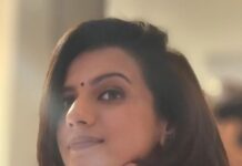Sruthi Hariharan Instagram - The final look. And for the love of this song 💗 Saree and blouse from @suta_bombay Styled by @shashwatichandrashekar Make up by @foxtalebeauty Photo by the beautiful @aanita777 and Sudar #sareeforeverymood #heeriye