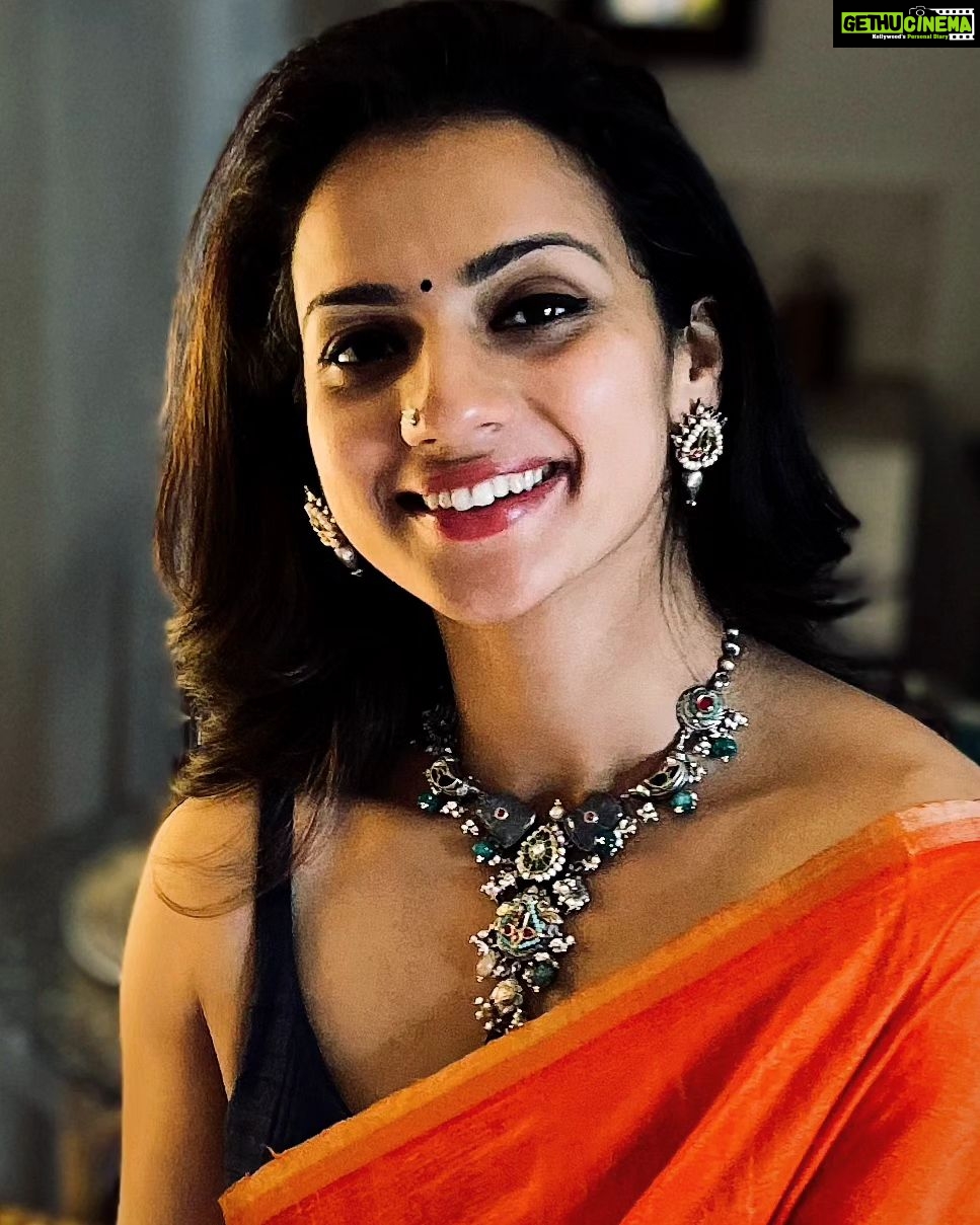 Sruthi Hariharan Instagram - I've always looked at jewellery, as a form of art and creative expression. Hence, when I see something different and exquisite, I lose my heart to it . Like this set from @citrinejewellery . Just that piece was enough to make me feel a little extra zhuzhed up :) Thank you @shashwatichandrashekar for making sure I wear it ♥️