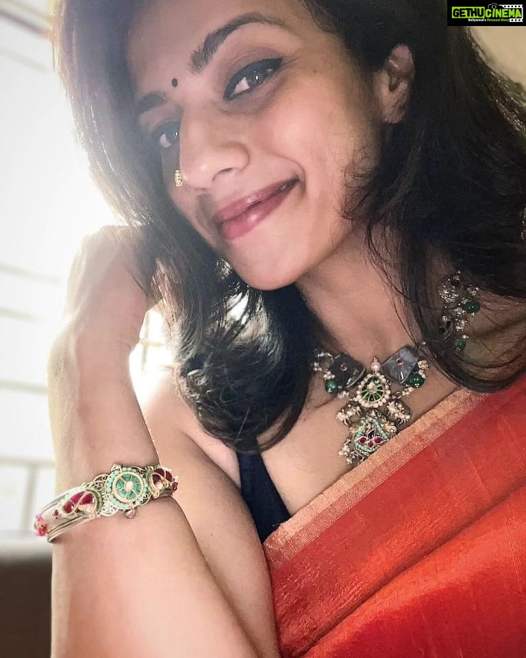 Sruthi Hariharan Instagram - I've always looked at jewellery, as a form of art and creative expression. Hence, when I see something different and exquisite, I lose my heart to it . Like this set from @citrinejewellery . Just that piece was enough to make me feel a little extra zhuzhed up :) Thank you @shashwatichandrashekar for making sure I wear it ♥️