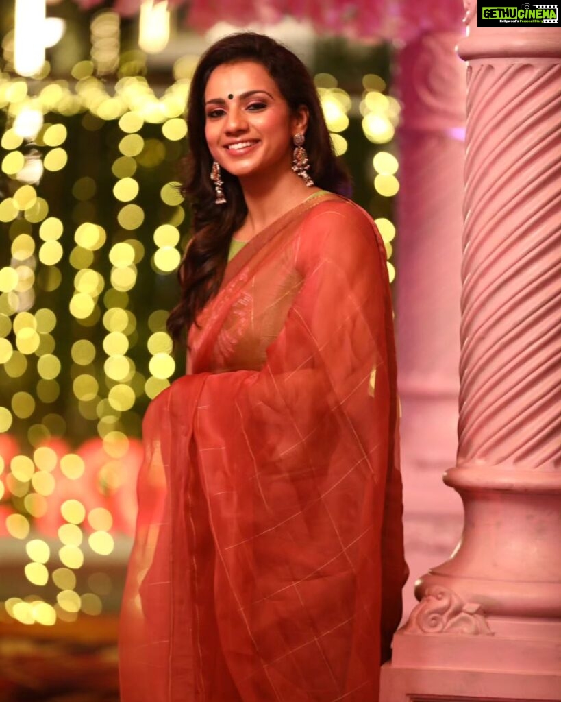 Sruthi Hariharan Instagram - Saree and blouse from @lathaputtanna Jewellery @citrinejewellery Styling @shashwatichandrashekar Make up @shivugowda2011 Hair @kammarishivarajchary #sareeday #anyday