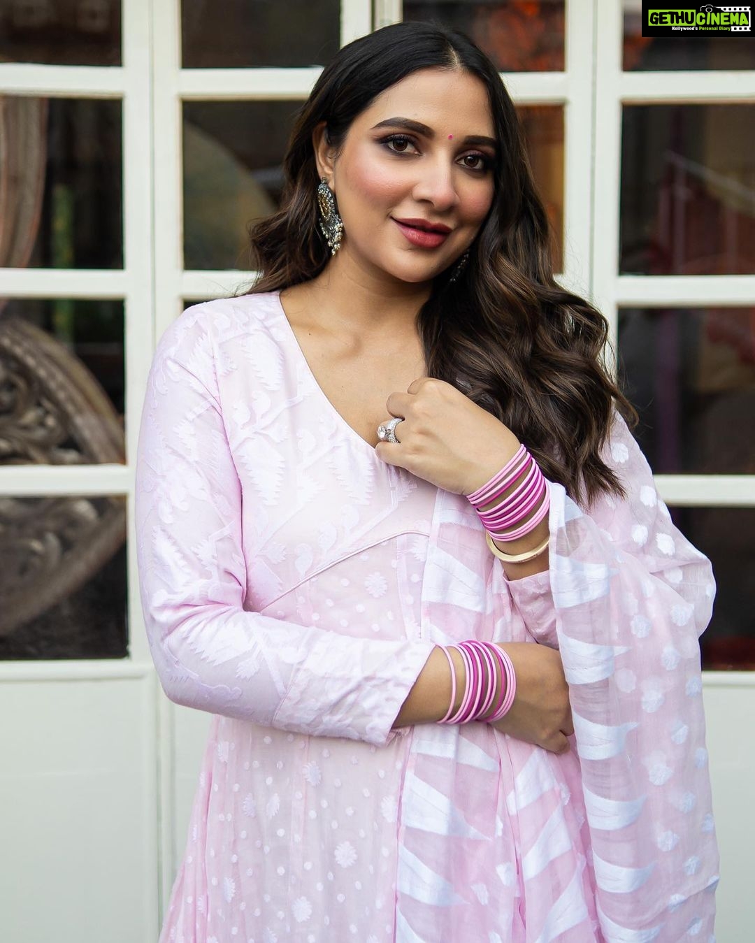 Subhashree Ganguly Instagram - She wrote love with her smile and magic with her eyes 💞 . . . . . . . . #instafashion #fashionstyle #ootd #ootdfashion #fasionista