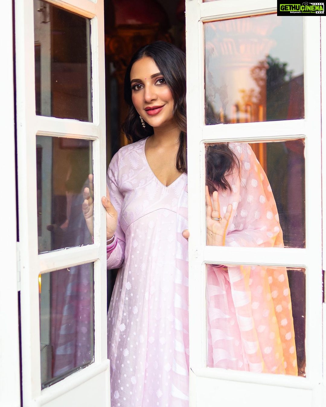 Subhashree Ganguly Instagram - She wrote love with her smile and magic with her eyes 💞 . . . . . . . . #instafashion #fashionstyle #ootd #ootdfashion #fasionista