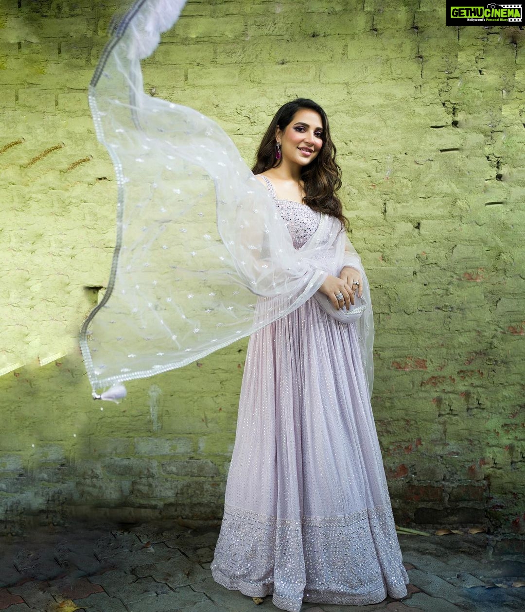Subhashree Ganguly Instagram - Lavender dreams 💜 . . . . . . . #instagood #instapic #picoftheday #lavender #ootd #ootdfashion #fasionista