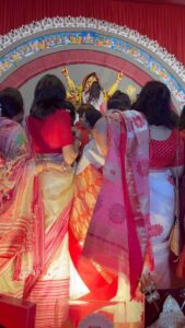 Subhashree Ganguly Instagram - আবার এসো মা 🙏🏻