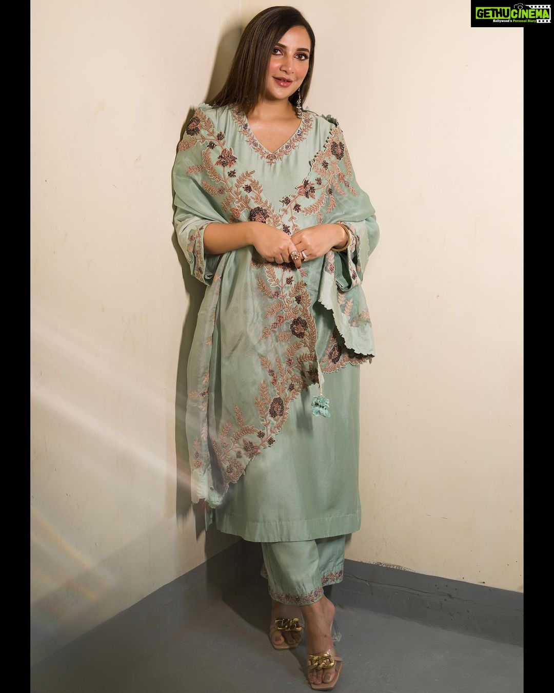 Subhashree Ganguly Instagram - Got that desi feeling! ❤️ . . . . . . . #instafashion #desi #instagood #ethnicwear #ootd #ethnicoutfit