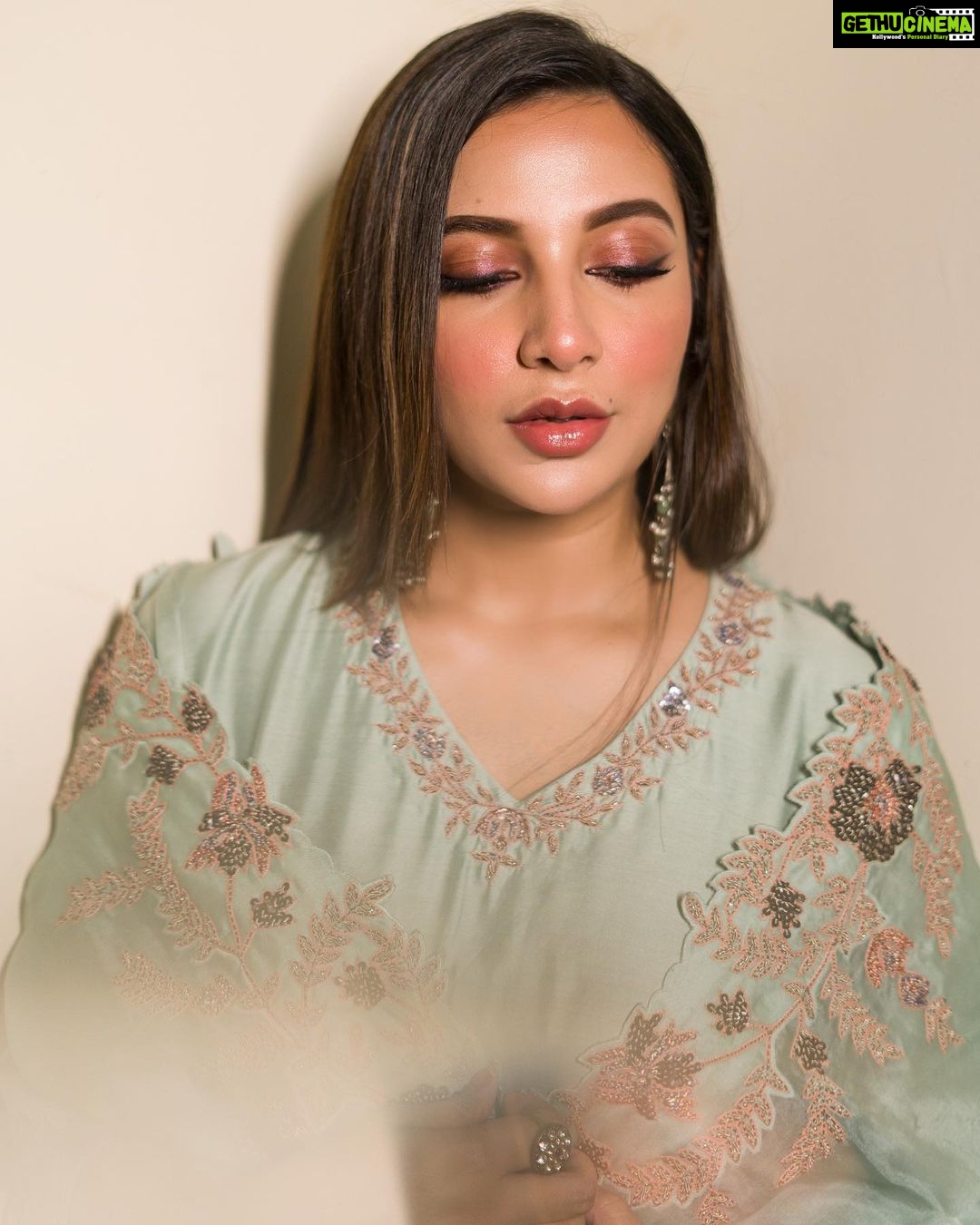 Subhashree Ganguly Instagram - Got that desi feeling! ❤️ . . . . . . . #instafashion #desi #instagood #ethnicwear #ootd #ethnicoutfit