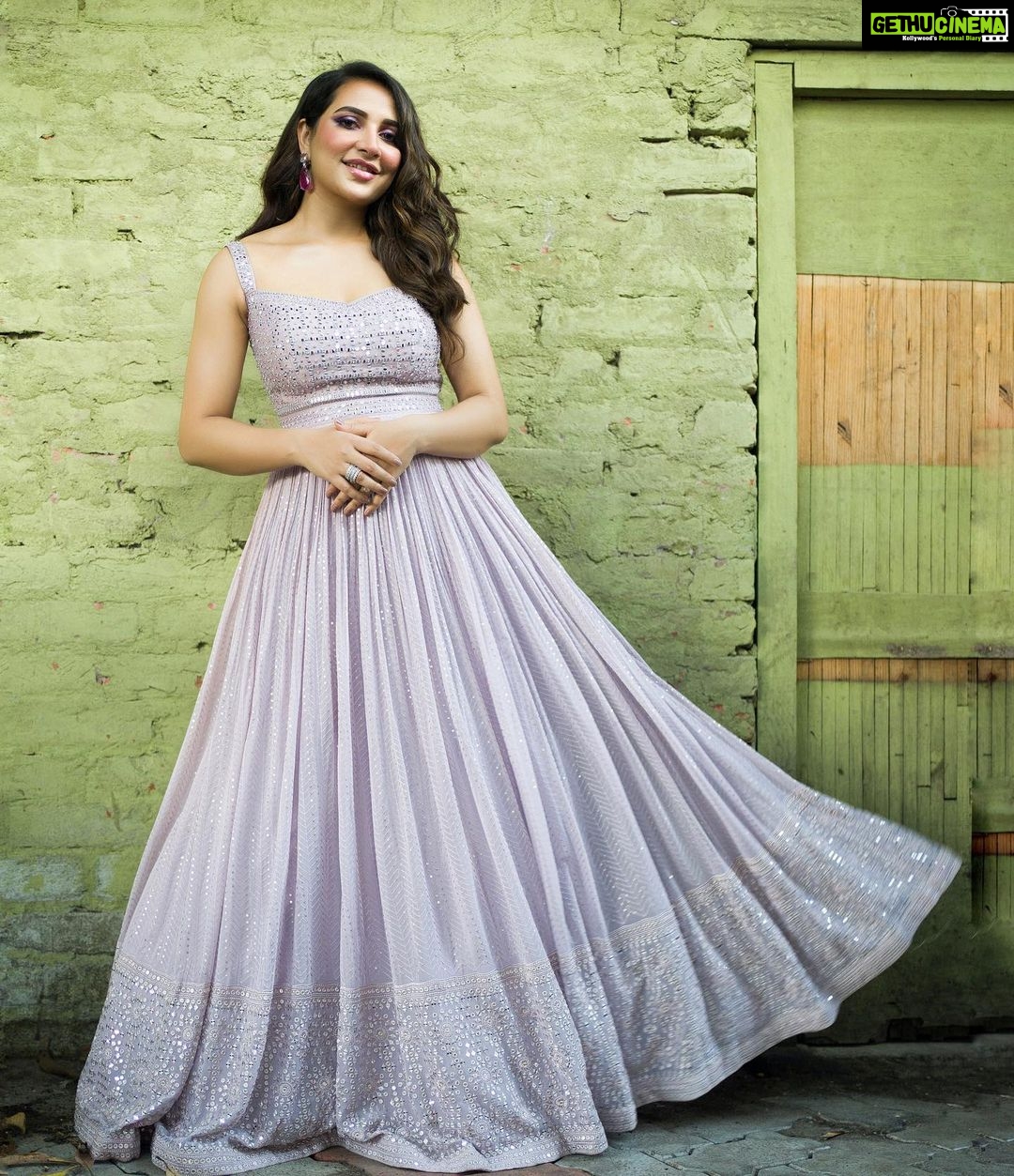 Subhashree Ganguly Instagram - Lavender dreams 💜 . . . . . . . #instagood #instapic #picoftheday #lavender #ootd #ootdfashion #fasionista