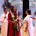 Subhashree Ganguly Instagram – It is an immense honor to receive “Mahanayak Shomman” & with great respect I thank our honourable chief minister @mamataofficial for always appreciating each of us artists & supporting each form of art. It only motivates us to do more & better everytime.