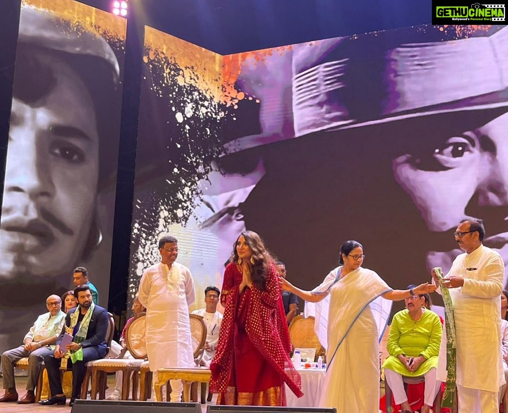 Subhashree Ganguly Instagram - It is an immense honor to receive “Mahanayak Shomman” & with great respect I thank our honourable chief minister @mamataofficial for always appreciating each of us artists & supporting each form of art. It only motivates us to do more & better everytime.
