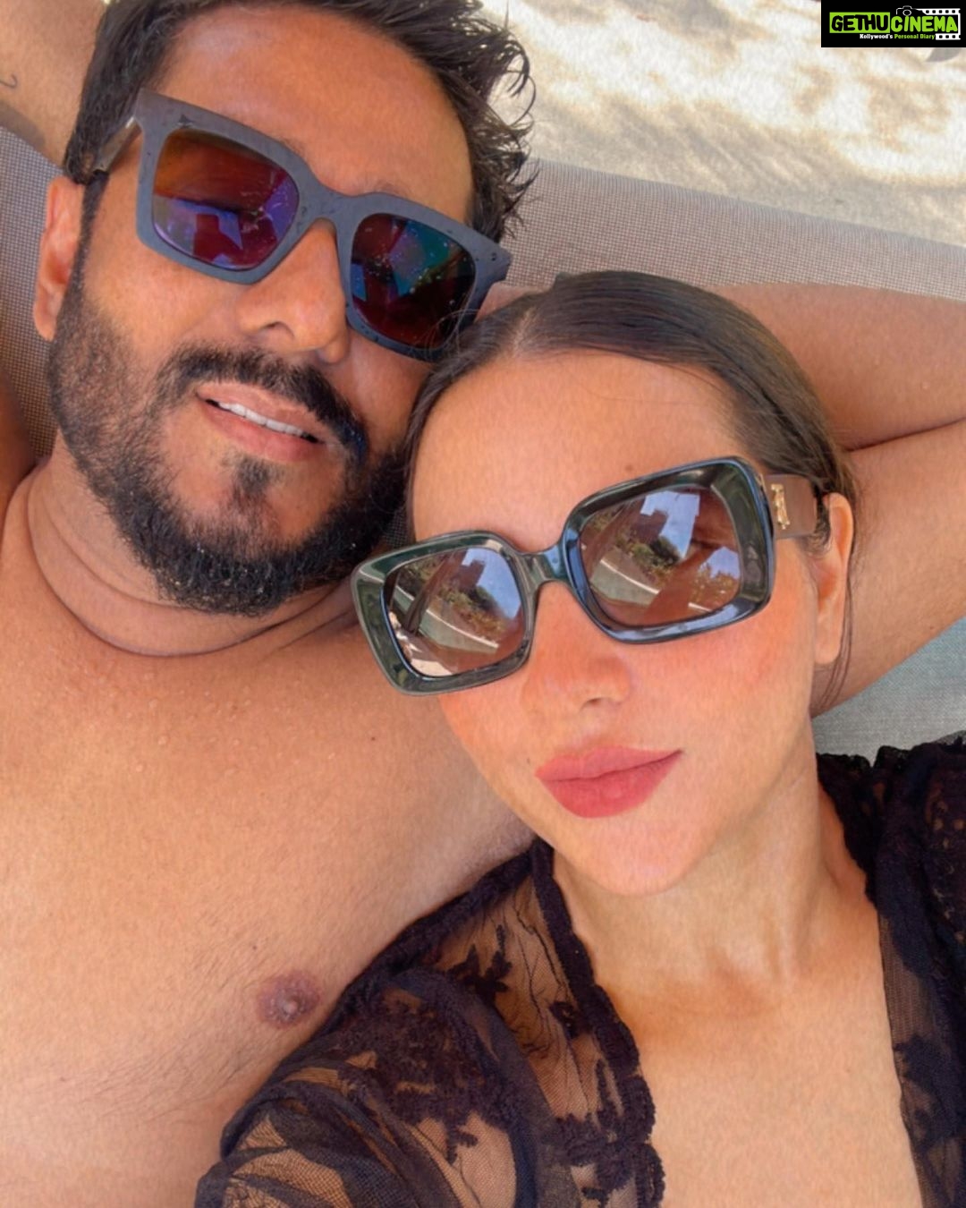 Subhashree Ganguly Instagram - ☀️ 🏝️ 🥤 @rajchoco