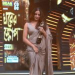 Subhashree Ganguly Instagram - Delighted to receive the best actress OTT at the @tv9_bangla Ghawrer Bioscope Awards for #indubalabhaaterhotel . Thank you to my entire team of #indubalabhaaterhotel My @hoichoi.tv team. To everyone ❤️ @iammony @shrikantmohta @svfmusic @bhattacharyadebaloy @kallollahiri