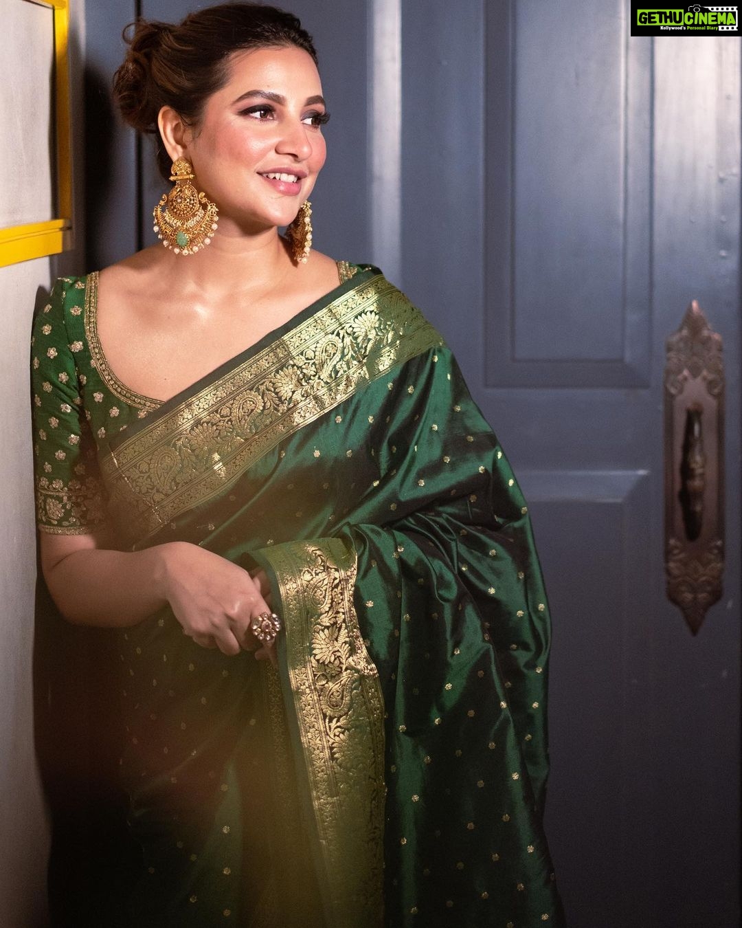 Subhashree Ganguly Instagram - Nothing can dim the light that shines from within 💚 . . . . . . Saree @simaaya_fashions Blouse @shradhasbong Earring @shradhasbong Stylist duo @sizaa92 @thankgod_itsfashion Assisted by @isuvosri13 Mua @makeupartist.sourab Hair @sarmistha1992 📸 @tales_by_suvyn . . #instagood #instagram #instafashion #instastyle #green #saree #sareelove #fashionista #love #peace #explore