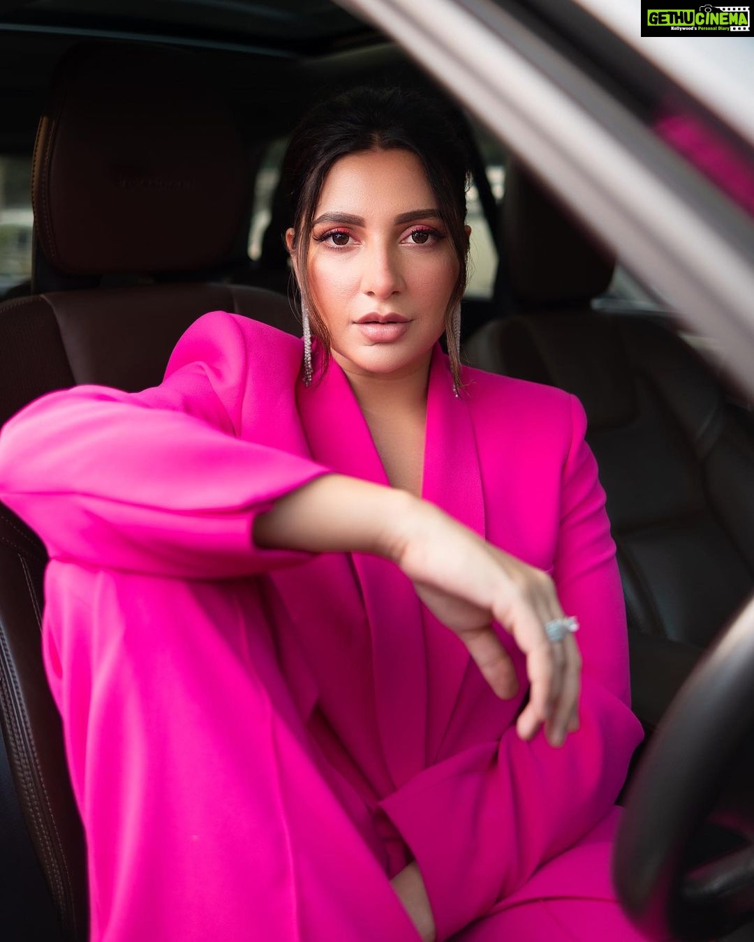 Subhashree Ganguly Instagram - Think pretty. Think pink 💖 . . . . . Stylist duo @sizaa92 @thankgod_itsfashion Assisted by @isuvosri13 Mau @makeupartist.sourab Hair @sarmistha1992 📸 @tales_by_suvyn . #photooftheday #dbd #ootd #peace #love #instagood #instagram #instafashion #instamood #explore
