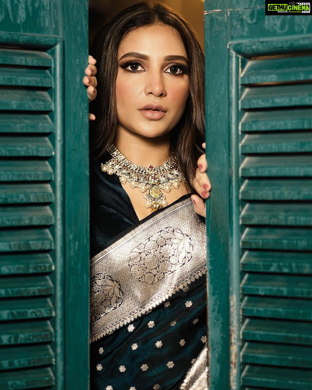 Subhashree Ganguly Instagram - Elegance is beauty 🖤 . . . . . . Saree @designsbymitanghosh Jewellery @illuminate_shine_everyday Stylist duo @thankgod_itsfashion @sizaa92 Assisted by @isuvosri13 Mua @makeupartist.sourab Hair @sarmistha1992 📸 @othoba.neba . . #ootd #ethnicwear #sareelove #instagood #instalike #instafashion #instalove #explorepage #explore #love #peace